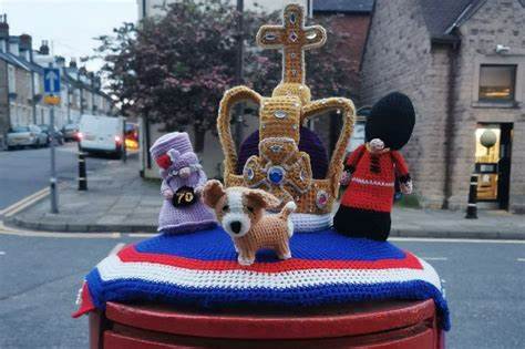 Postbox toppers: The creative craze that captivated communities in 2022