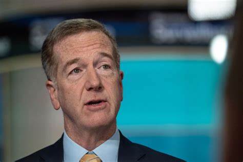 Morgan Stanley’s Wilson Says Weak Dollar Will Buoy US Stocks