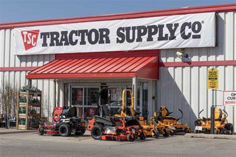 Tractor Supply Company (TSCO): Among the Large-Cap Stocks Insiders and Short Sellers Are Dumping Like Crazy